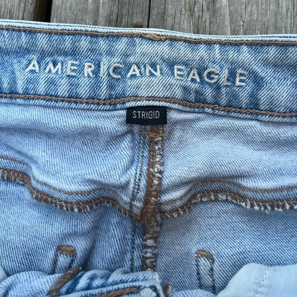 American Eagle Jeans Women’s Size 4 Regular Light Blue High Rise Mom Strigid - Picture 4 of 8